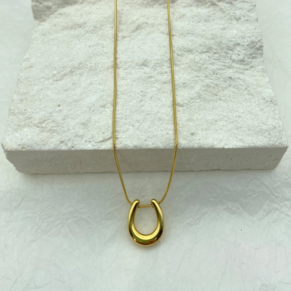 U Shaped Steel Cute Pendant Stainless Steel Necklace For Women
