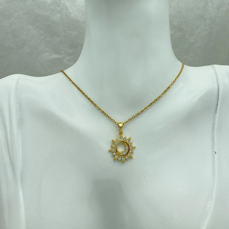 Wholesale Gold Plated Stainless Steel Sun and Moon Pendant Necklace