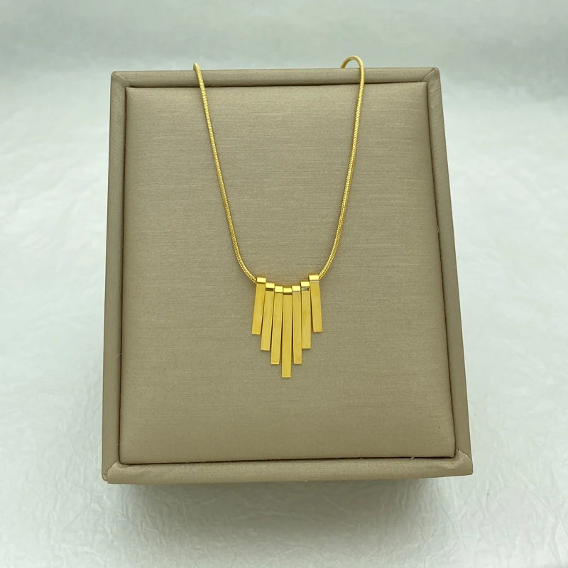Snake Chain Steel Tasse Shaped Pendant Necklace for Women