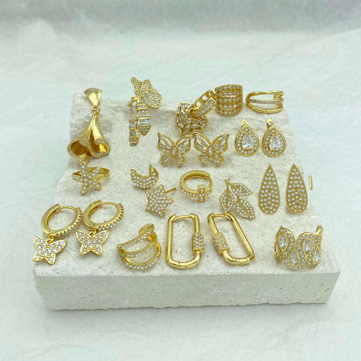 Wholesale 18K Gold Plated Brass Material With Zircons Mixed Lot Style For Women Trending Fashion Jewelry Earrings 2024 Ear Clip