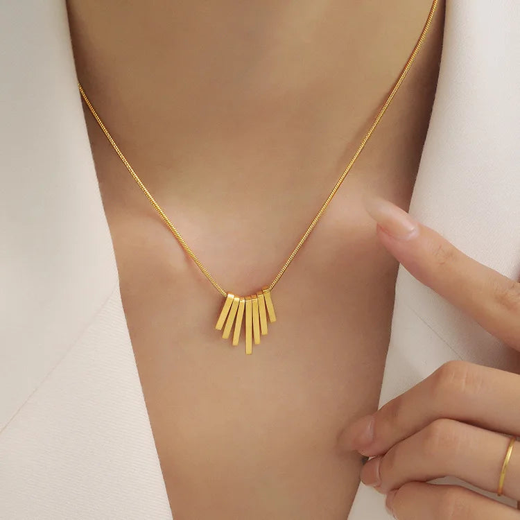 Snake Chain Steel Tasse Shaped Pendant Necklace for Women