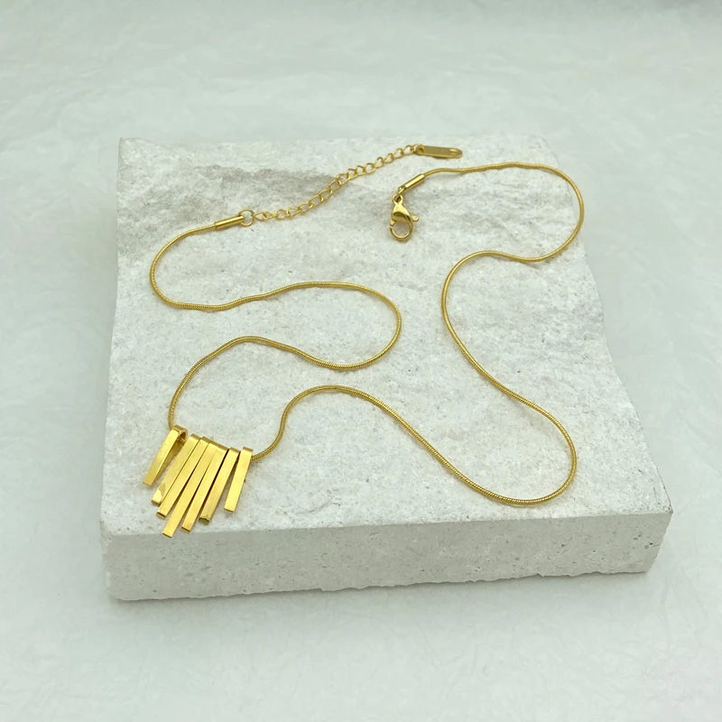 Snake Chain Steel Tasse Shaped Pendant Necklace for Women