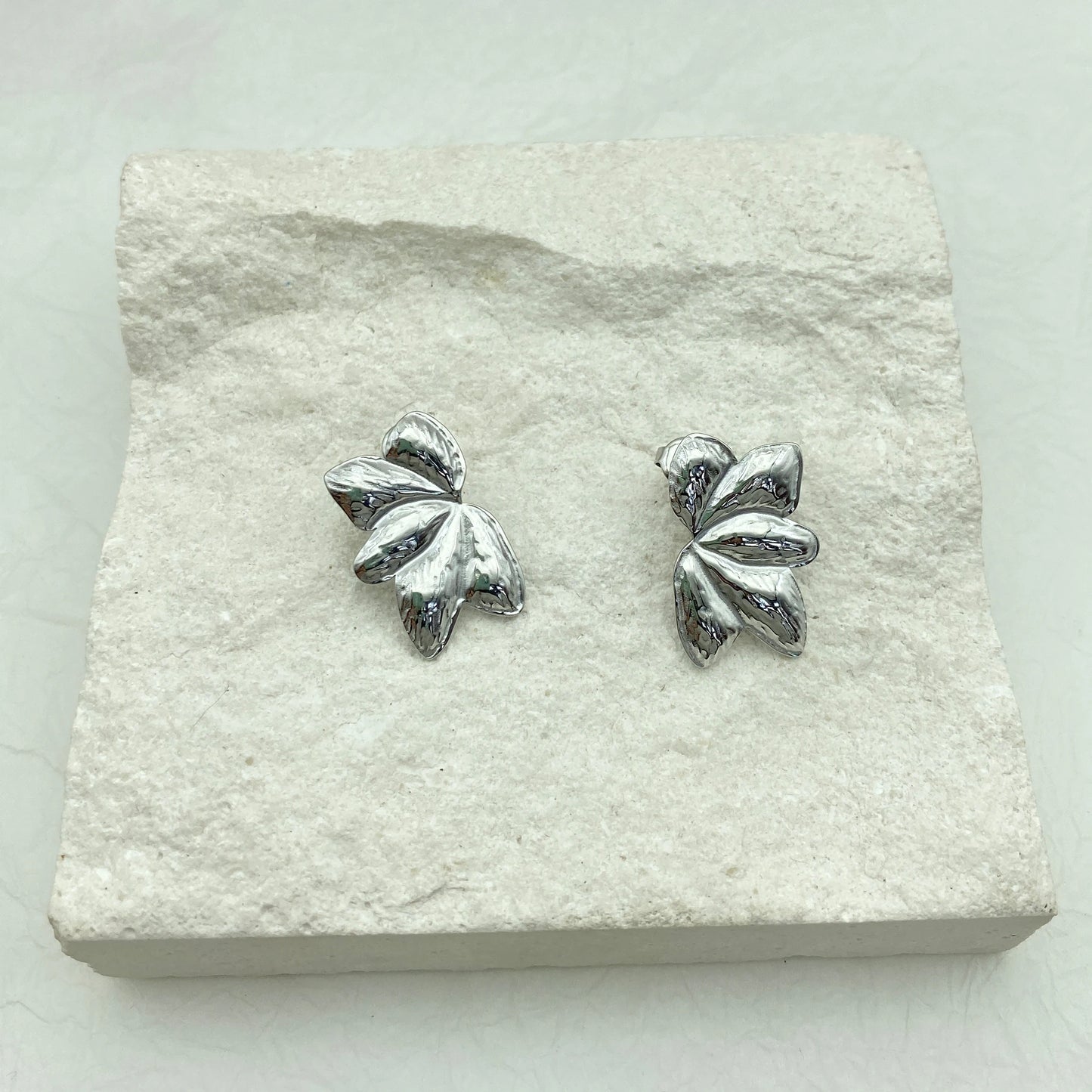 Wholesale Non-Tarnish Stainless Steel Flower Stud Earrings