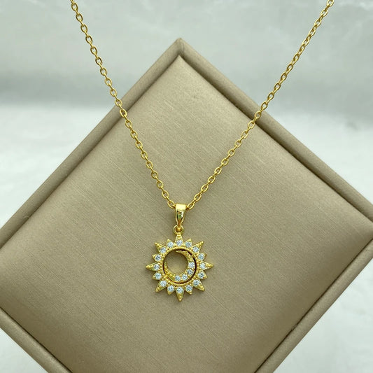 Gold Plated Steel Steel Necklaces for Women Fashion Jewelry With Sun and Moon Pendant Luxury Design