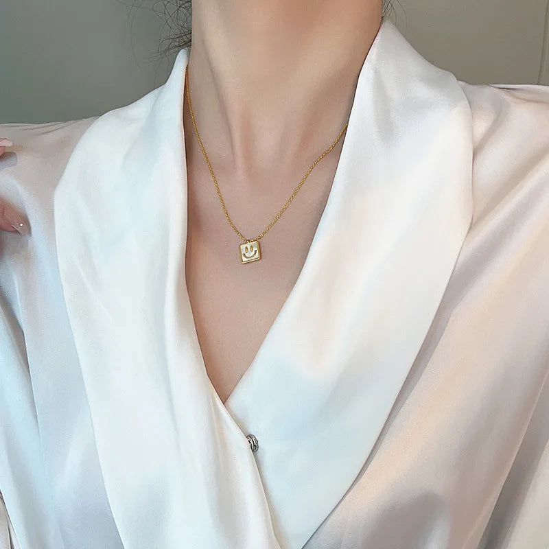 O Chain Stainless Steel Necklace for Women Simple White Shell Pendant Square Face Necklace Collarbone Chain Fashion Jewelry