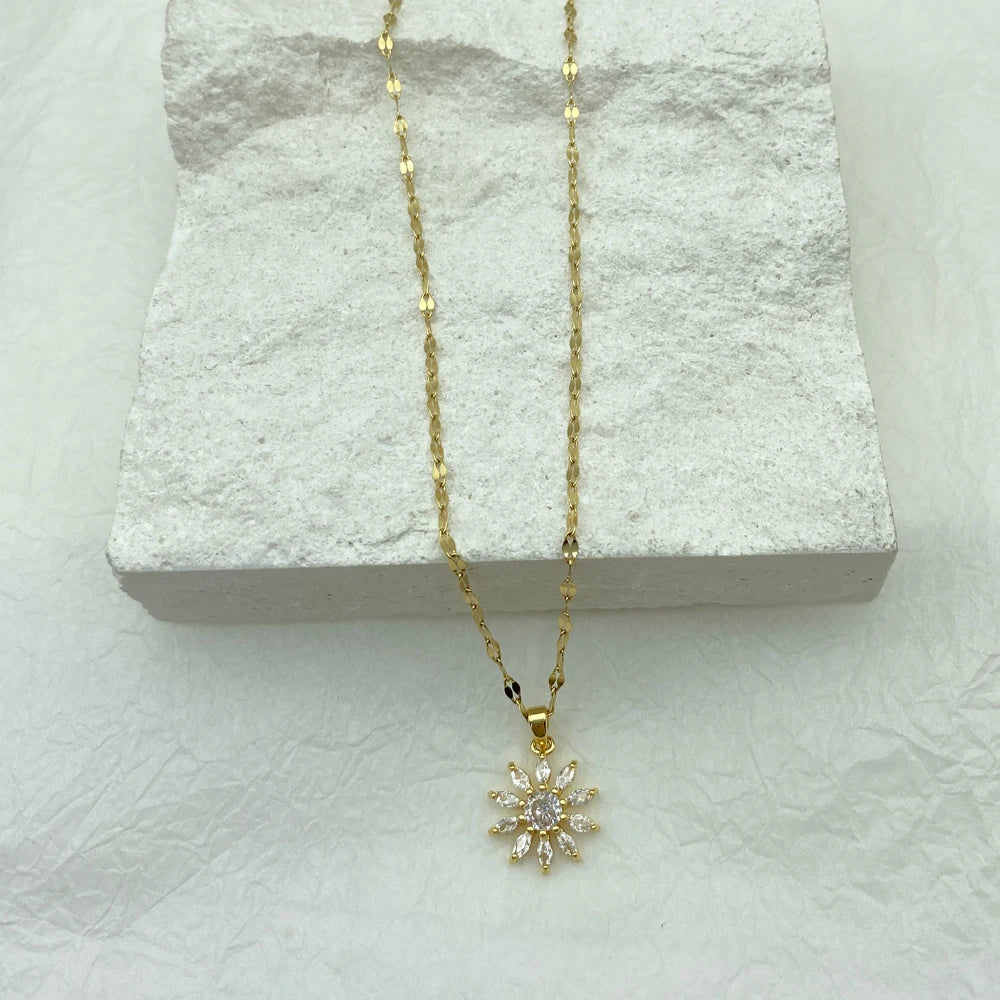 Crystal Daisy Pendant Necklace – 18K Gold Plated Stainless Steel