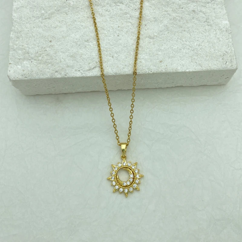 Gold Plated Steel Steel Necklaces for Women Fashion Jewelry With Sun and Moon Pendant Luxury Design