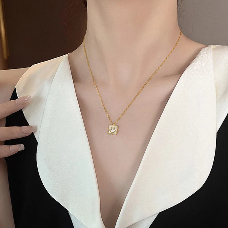 O Chain Stainless Steel Necklace for Women Simple White Shell Pendant Square Face Necklace Collarbone Chain Fashion Jewelry