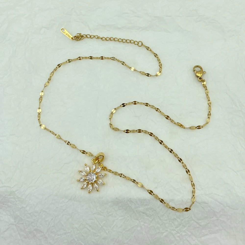 Crystal Daisy Pendant Necklace – 18K Gold Plated Stainless Steel
