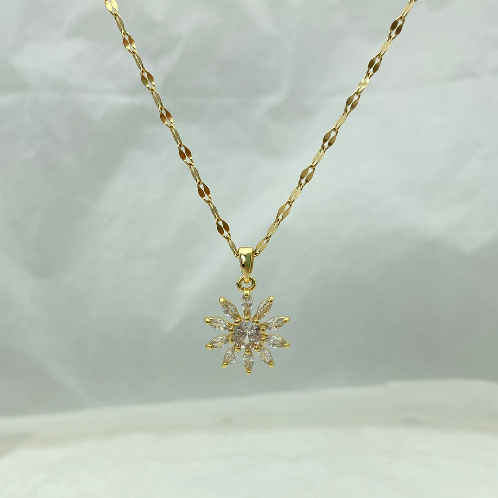 Crystal Daisy Pendant Necklace – 18K Gold Plated Stainless Steel