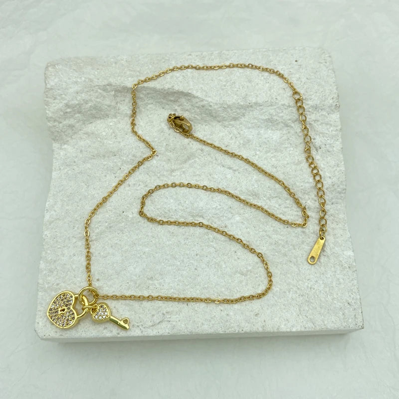 Gold Plated Stainless Steel Copper Pendant Key Heart Necklace Fashion Jewelry For Girlfriend Gifts Luxury Design O Chain