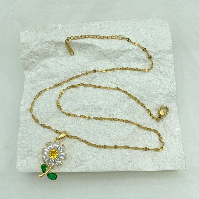 Gold Plated Color Stainless Steel Necklaces For Women Fashion Jewelry Prettry Sunflower Pendant With White And Green Zircons