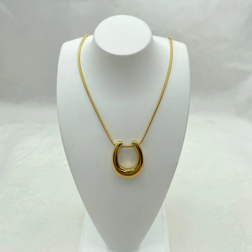 U Shaped Steel Cute Pendant Stainless Steel Necklace For Women