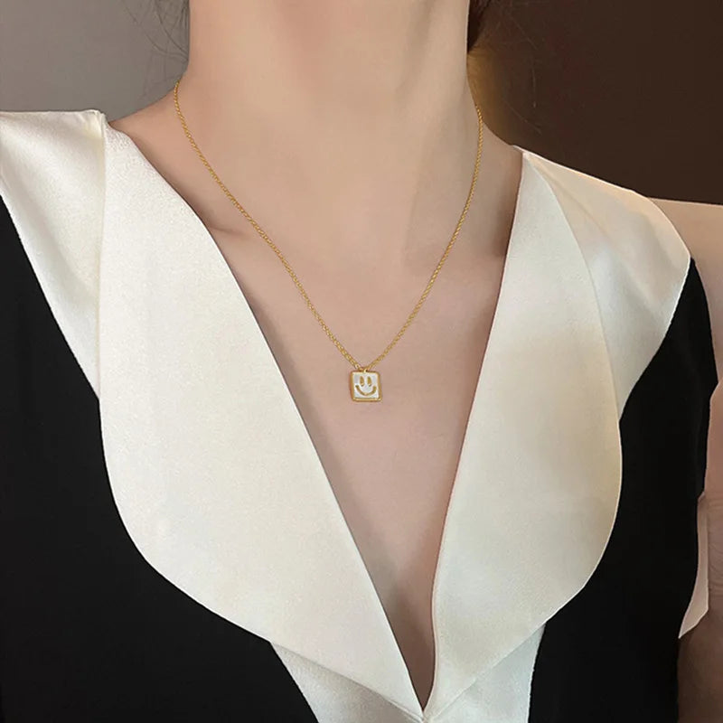 O Chain Stainless Steel Necklace for Women Simple White Shell Pendant Square Face Necklace Collarbone Chain Fashion Jewelry