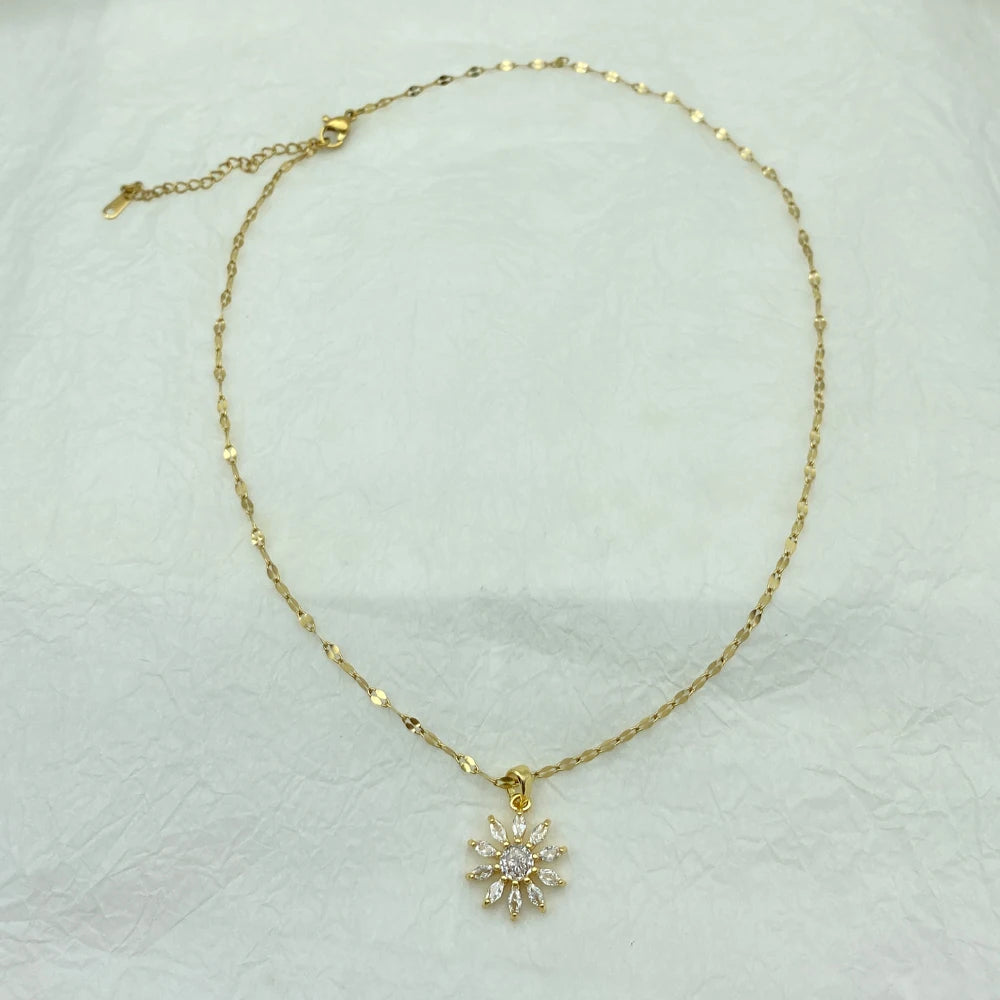 Crystal Daisy Pendant Necklace – 18K Gold Plated Stainless Steel